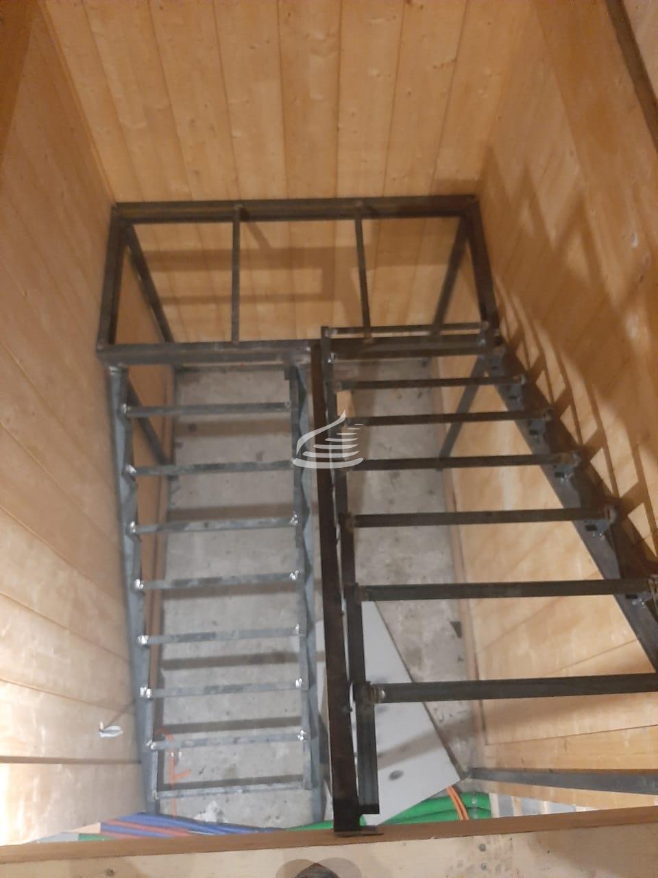 Металлокаркас лестницы закрытого типа, п.Орловское